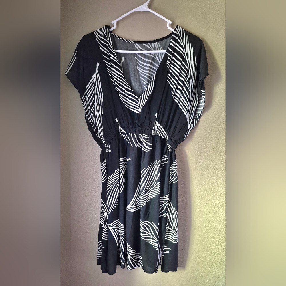 NEW Cupshe Women's S Black & White Palm Leaf Pattern Swim Coverup